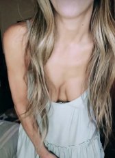 I like my hair held in a gentle embrace (40+)