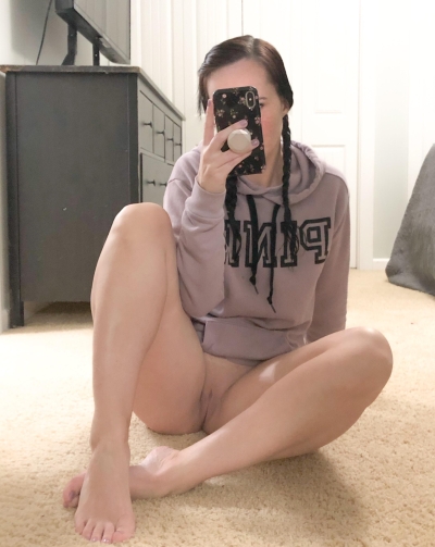 To the few online, I wanted to show you my nail polish matches my hoody ️ [f]