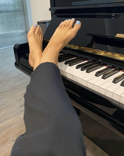 Should I play a tune with my feet