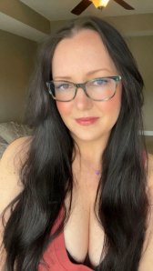 Mama's Classic Cleavage