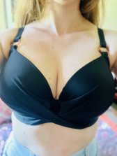 Stuffing the bikini shells