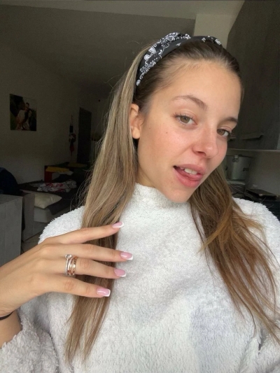 The Sweet Scent of the Neighboring Garden [f22]