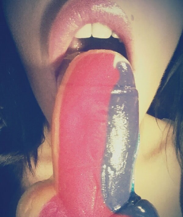 I don't have a Boyfriend to show you how I suck his Dick. Maybe this is good too?