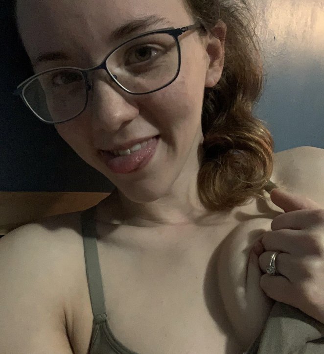 This brainy girl is prepared for the major match