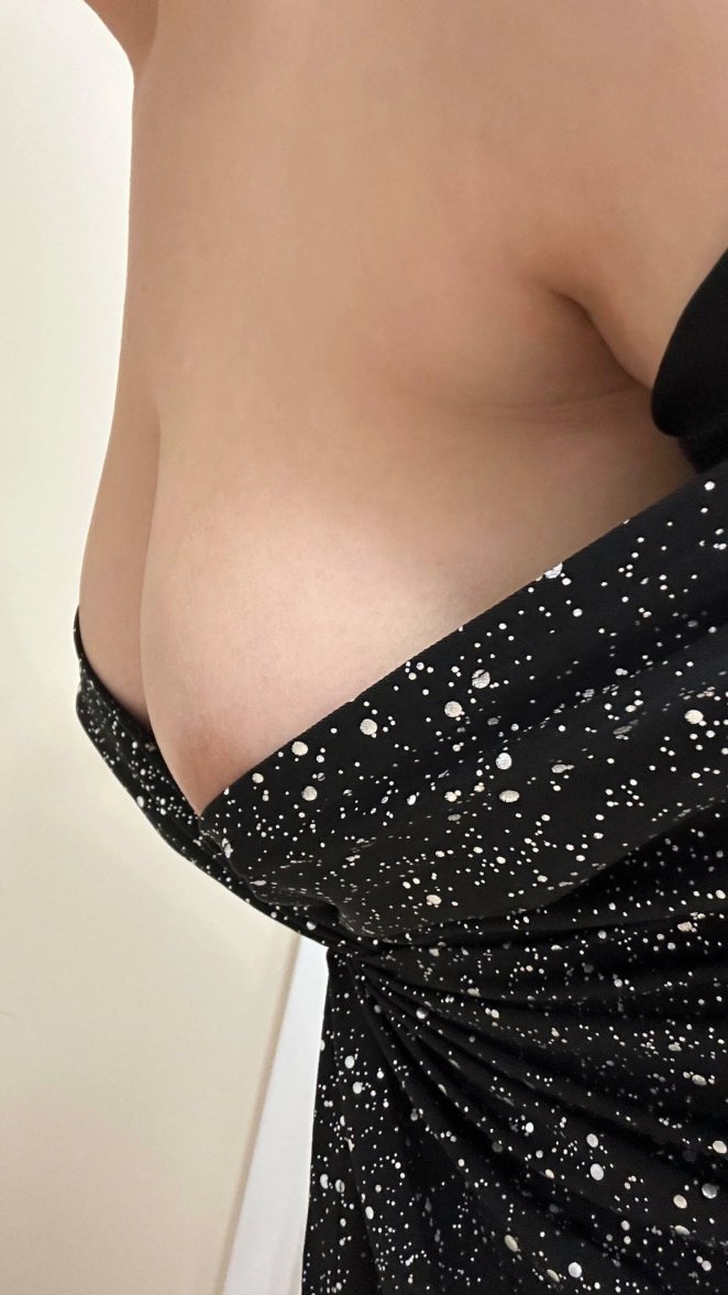 Do you think this dress flatters me from the side? I'm supposed to have a desk next to my chief. Would you glance my way frequently as my boss?