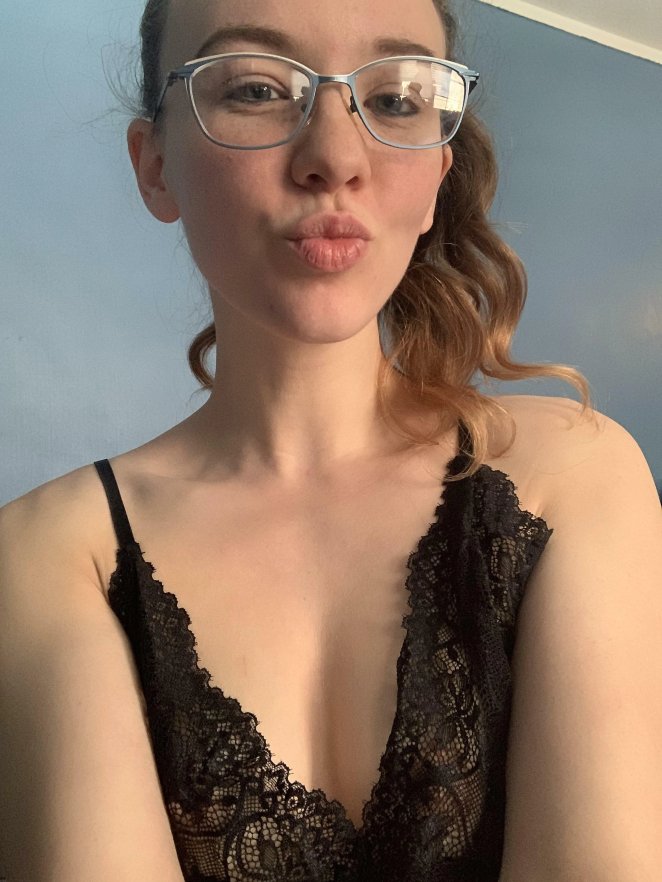 The irresistible kisses of nerdy girls