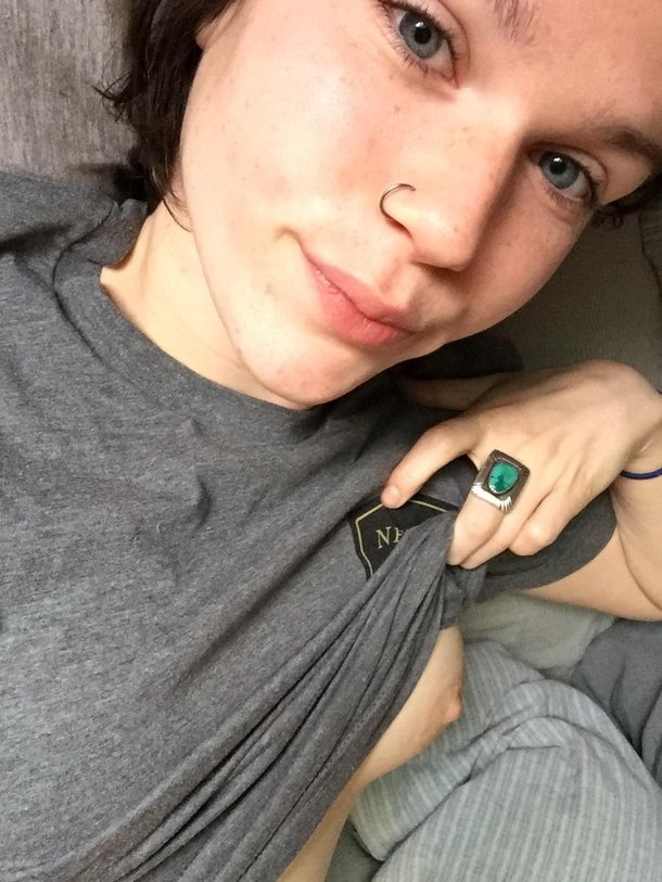 Pic #1 - Hey I shaved my pussy wanna fuck