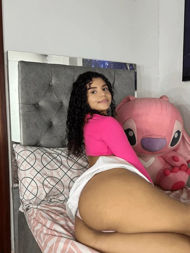 Is my derrière ample enough to be deemed Latina?