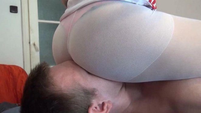 do you prefer with or without pants~?