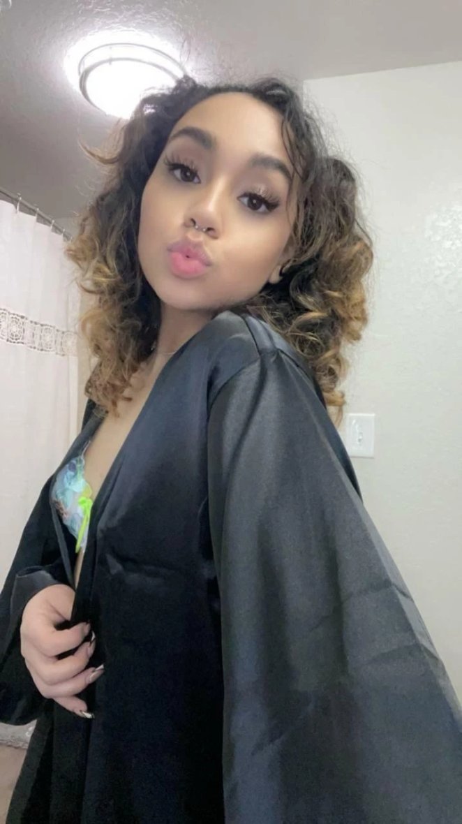 Obsessed with petite Latina women?