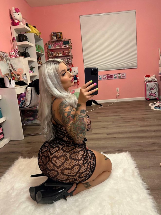 The Alternative Bimbo Next Door