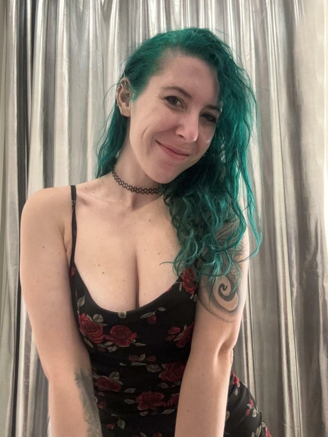 Luscious Rosey Cleavage