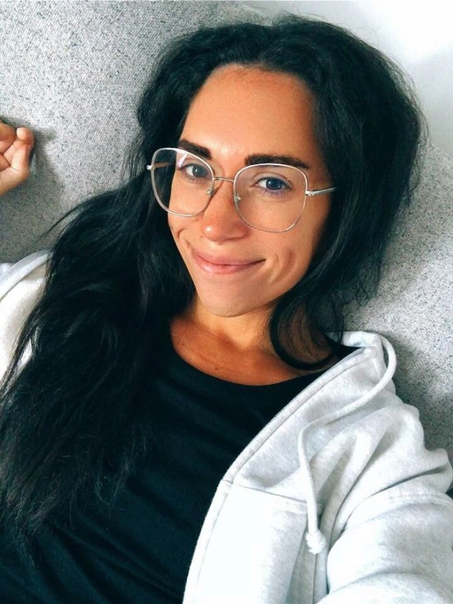 The Beauty of Dark Hair and Sun-Kissed Skin: A Match Made in Heaven