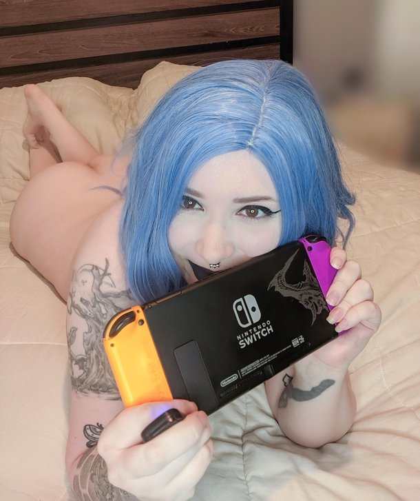 Pound these cheeks while I play