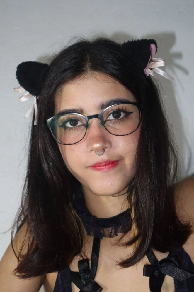 Wearing glasses boosts my attractiveness