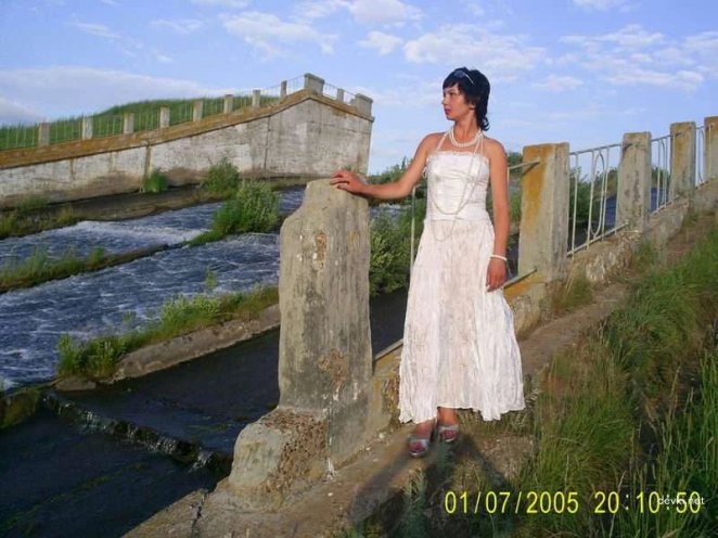 Mature bride sucks cock