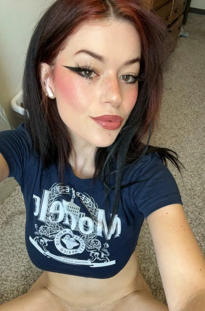 Looking for a petite Latina papí in your pocket?