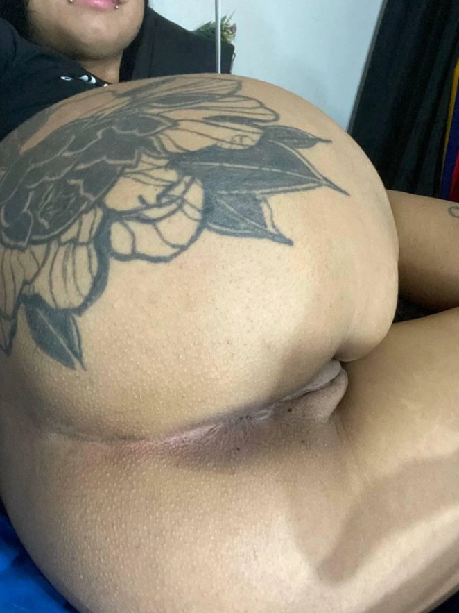 A tattooed and Latin booty just for you, daddy