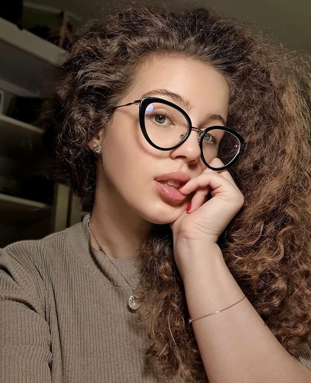 Salut Vreun roman pt aici sa aib grij de fata mea