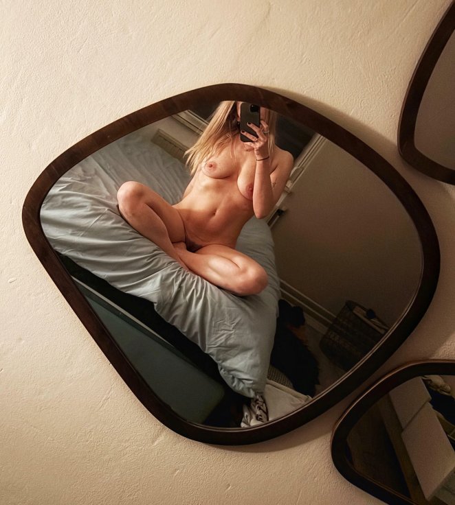 Snap away, it's a day of quick pics! Hey everyone!