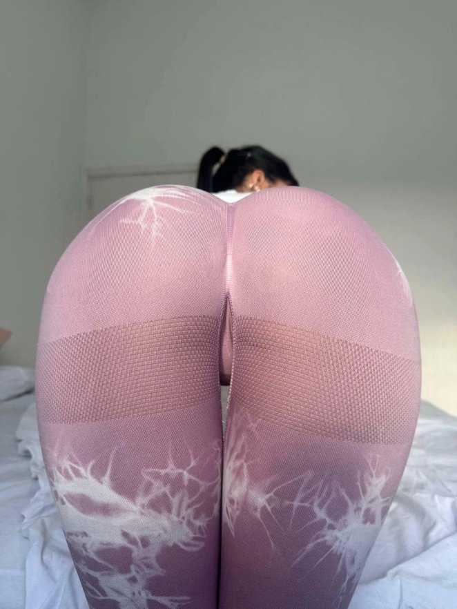 Peeking through the gap: Do you want to spy?