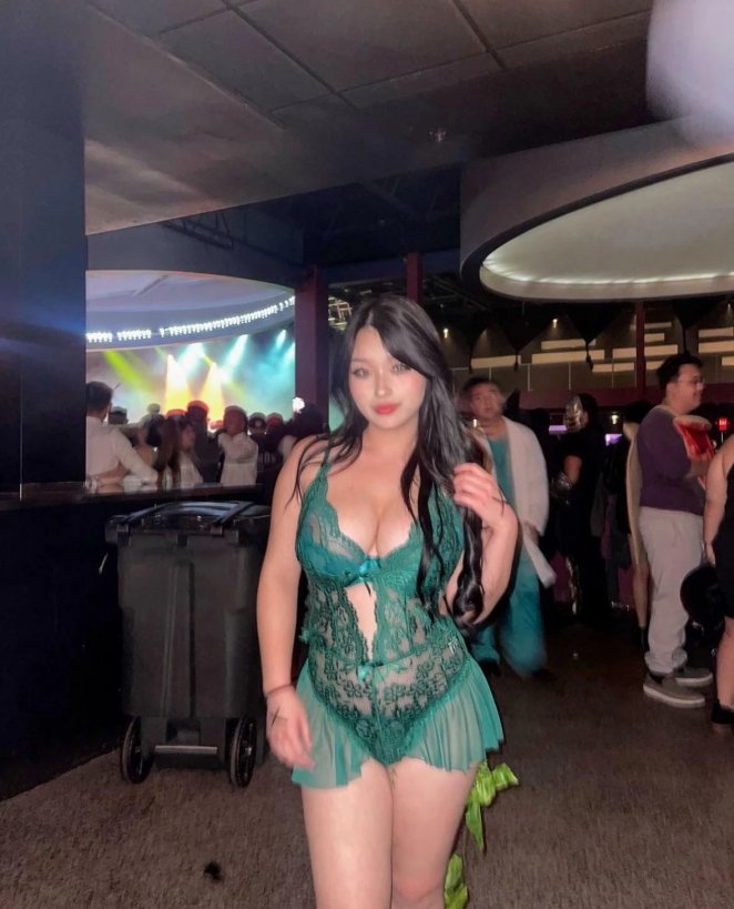 Is this 19-year-old slim thick girl breeding material?