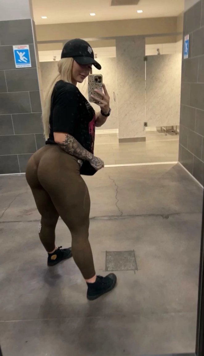 Check out that toned physique