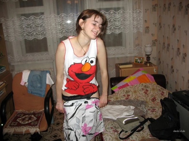 A young girl takes a dick in her mouth