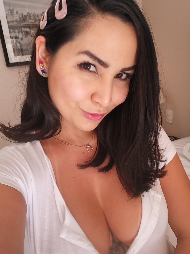 I think I look so innocent in this outfit