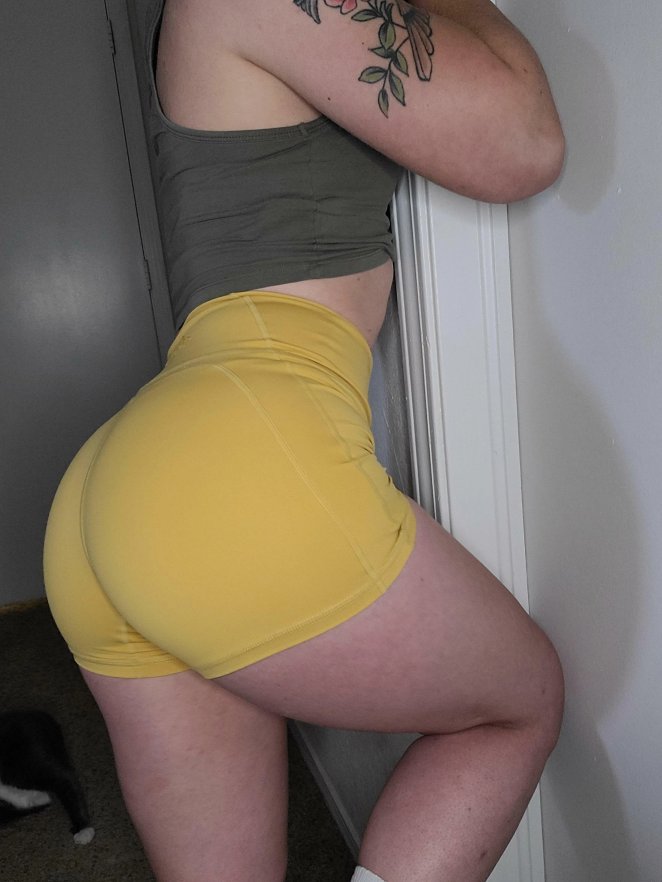 Skin tight yoga shorts: A perennial favorite for every season