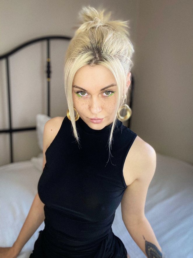 I'm 23 and proud to embrace my sexuality on this site