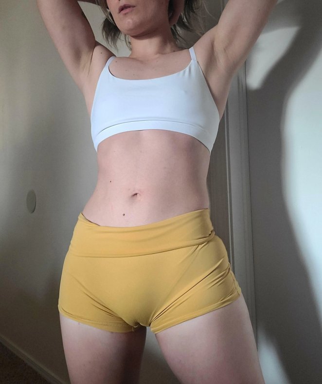 I'm undecided about these small yellow leggings