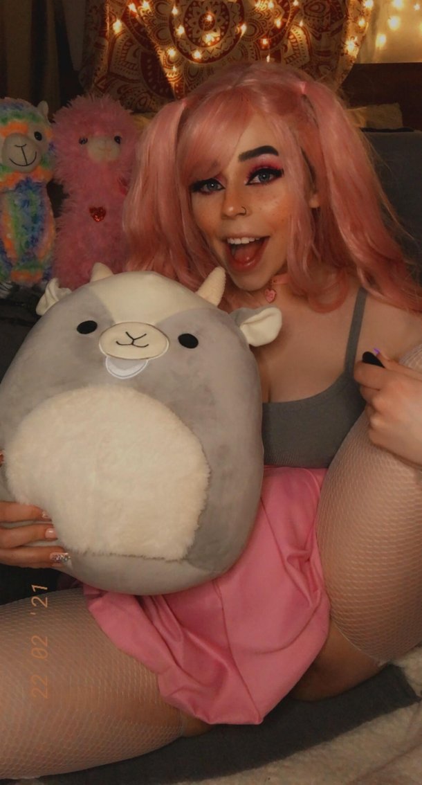 Wanna cum play with the cute girl next door