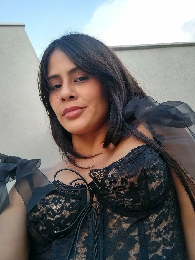 Am I pretty in lingerie at 30?