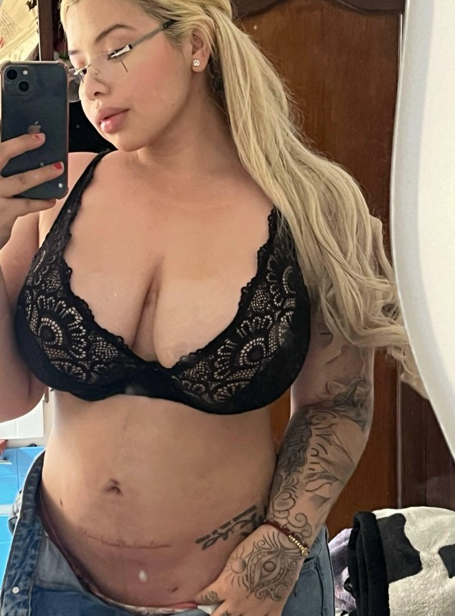 If you're not snapping mirror selfies like this, you're missing out