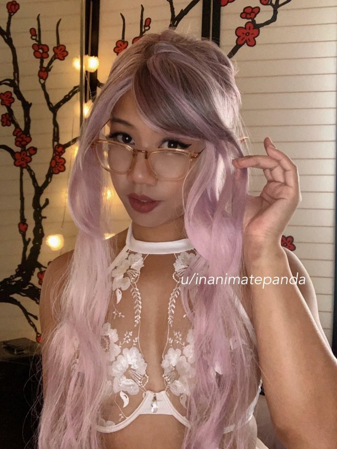 Girls Rocking Glasses: A Bold and Alluring Look