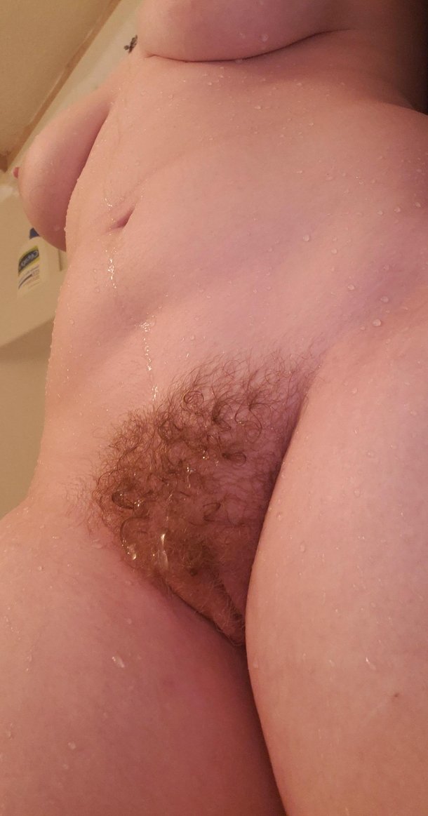 Fresh out of the shower who wants to play with my bush