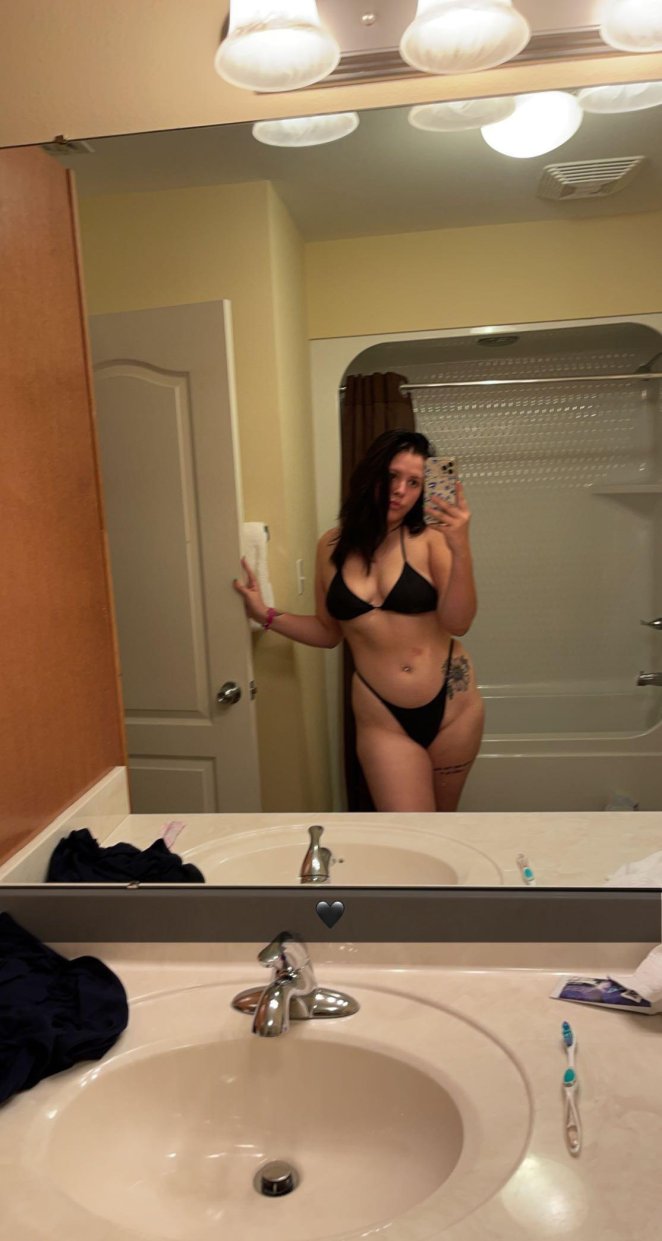 Does my body look like i’m 18?? oh hey by the way, i’m sugar:,)