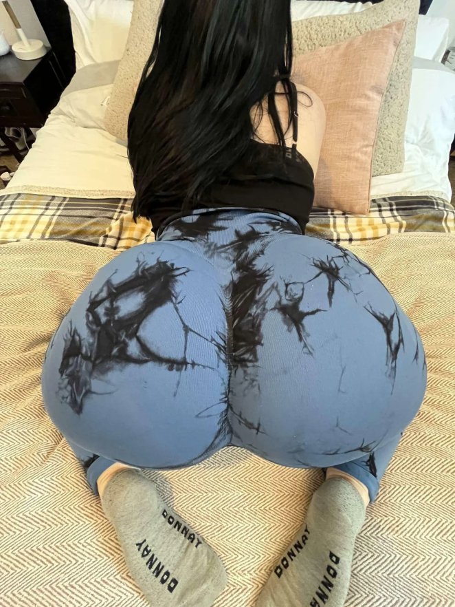 These trousers give me a tiny waist and a curvy rear