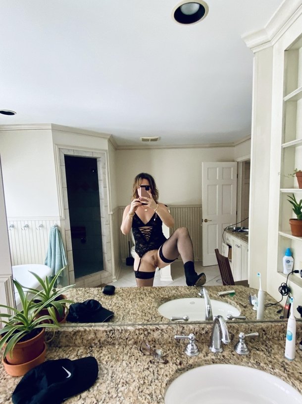 This pussy isnt going to lick itself