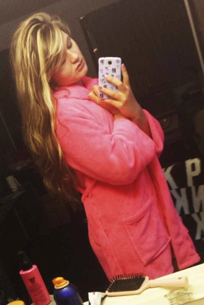 My girlfriend masturbates vagina