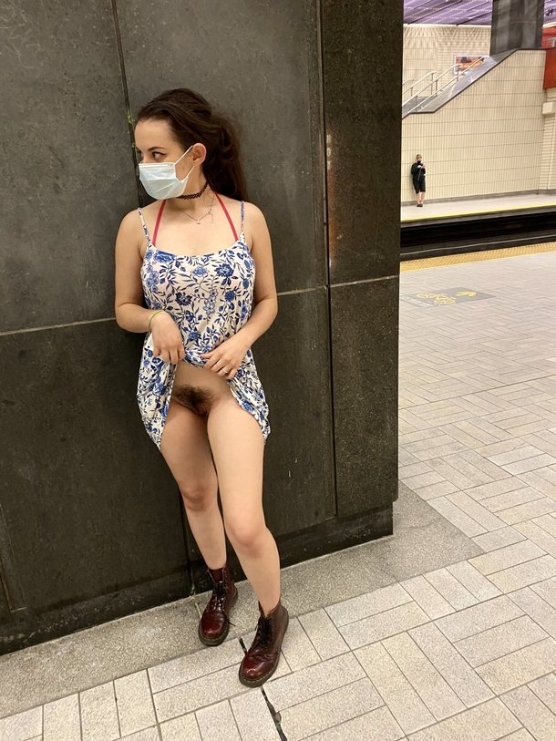 i dont wear panties so that i can flash you properly when were out and about