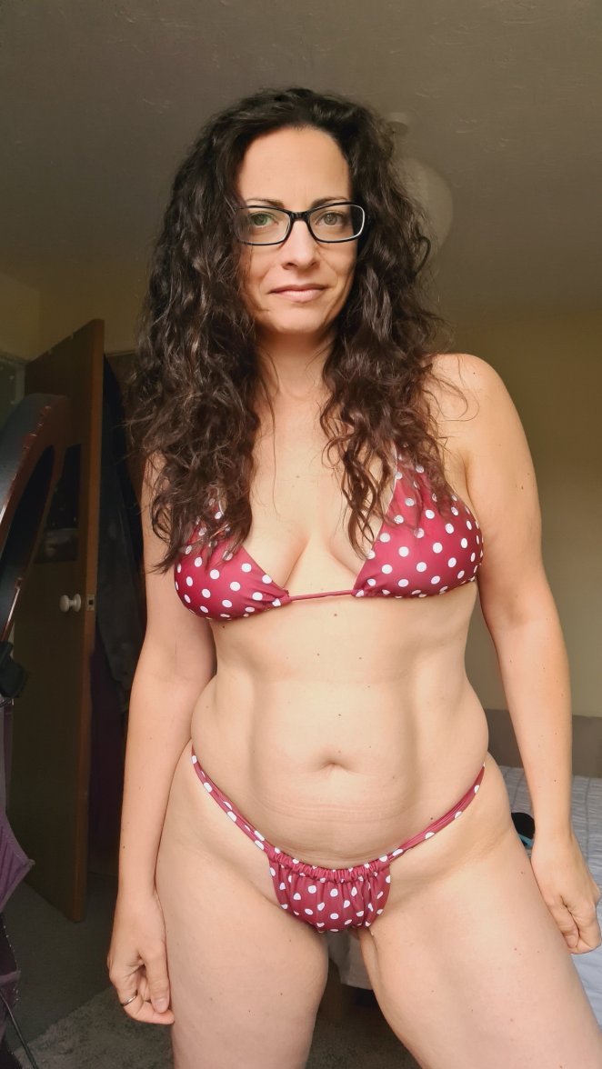 I am not really 41F, I am older, but there is a story behind it, Milfs have secrets shhhhhh