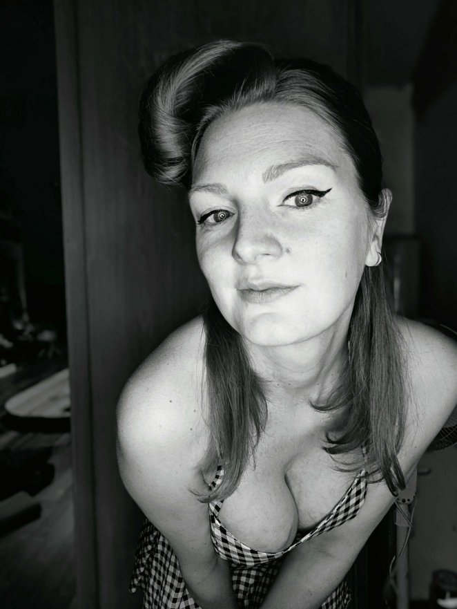 Rocking my retro glam as a pin-up queen