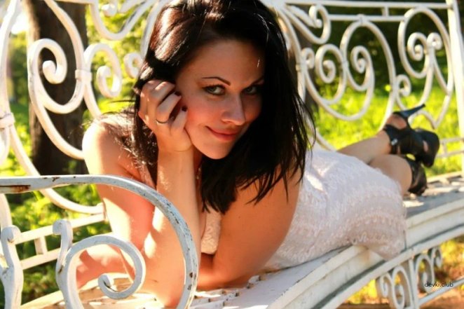 Husband takes pictures of his wife and fucks in the mouth