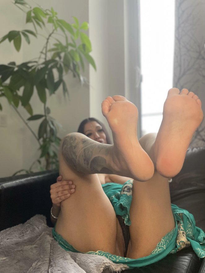 Feasting on My Pussy or Toes - Which Comes First?
