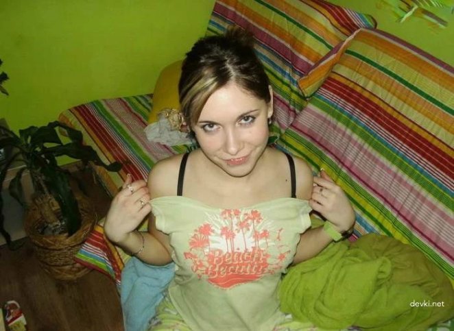 Girl gives blowjob to her boyfriend