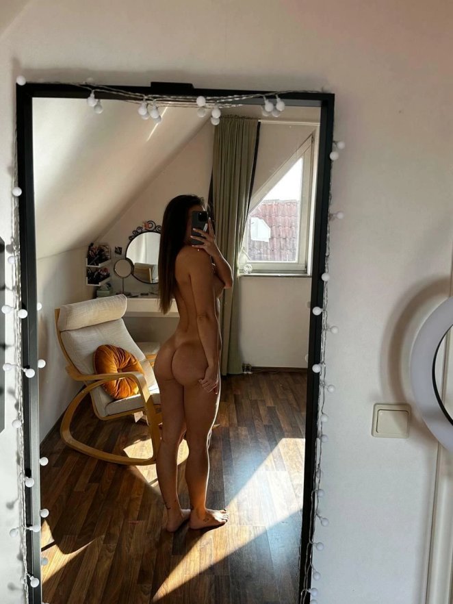 My father's buddies are eager to catch a glimpse of me in the nude