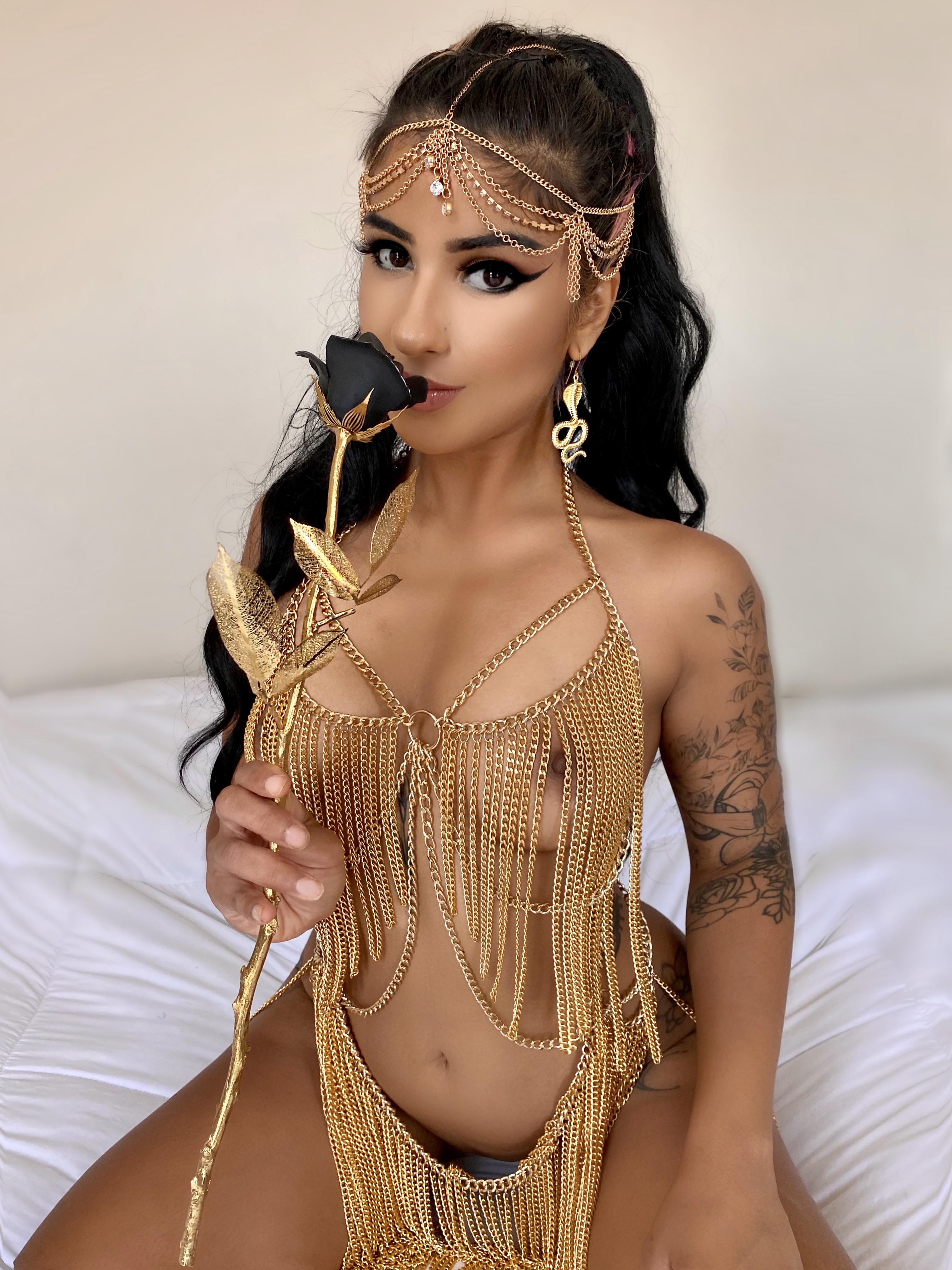 Can I be your Cleopatra fuckdoll? ?