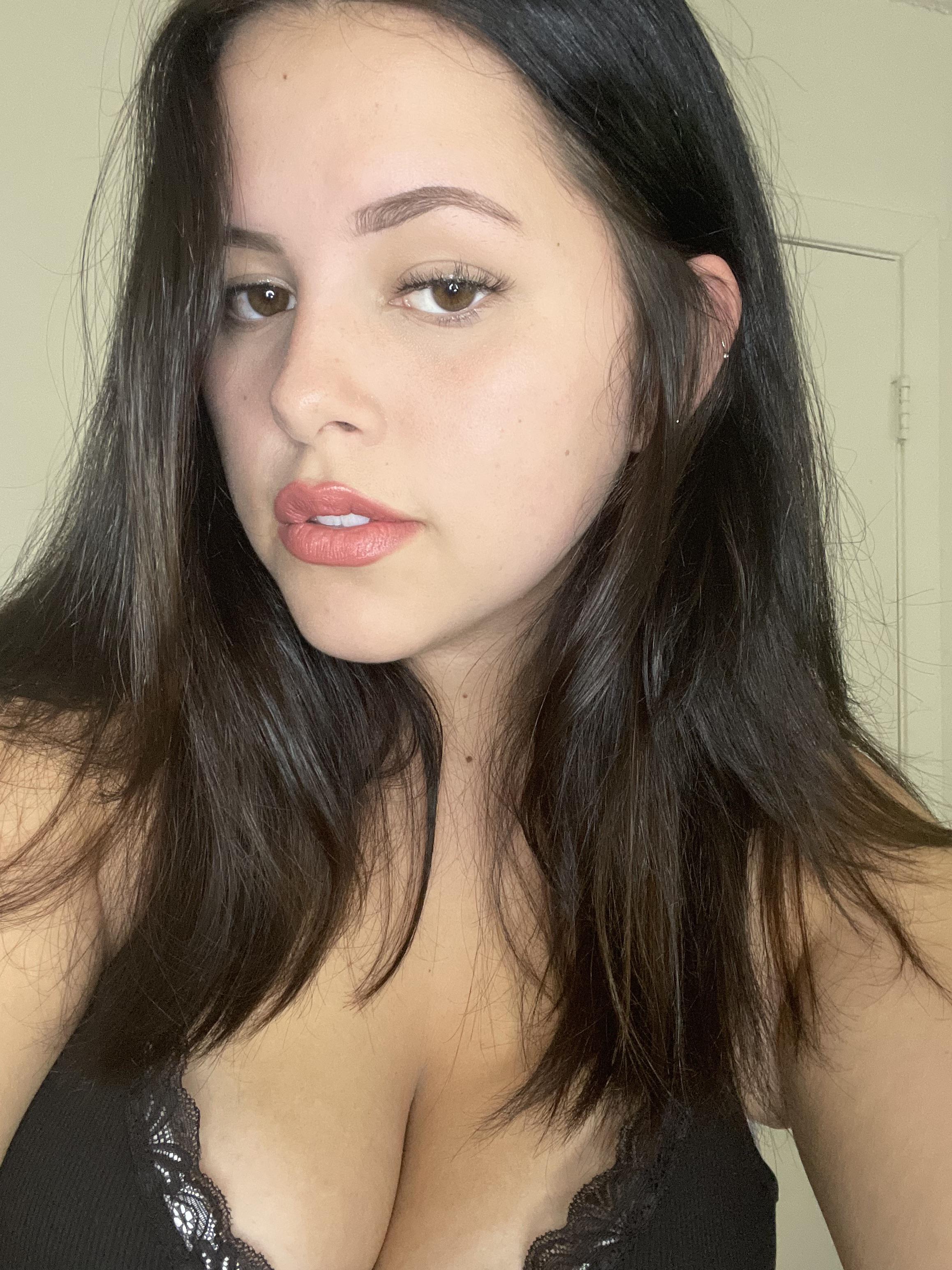 Does my cleavage fit in here?? f18